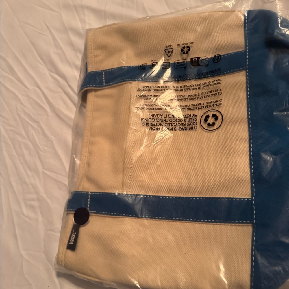 Lands End medium canvas tote with zipper brand new